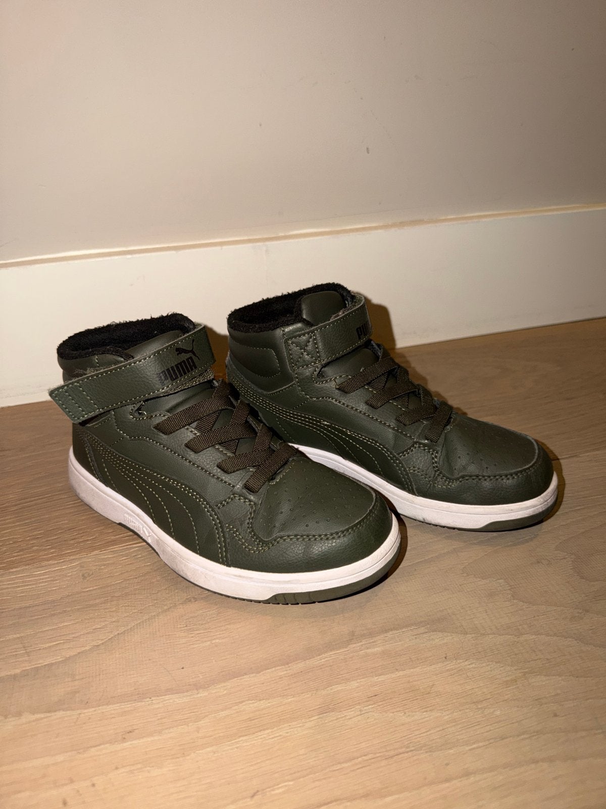 Puma sneakers maat 34 - Zo goed als nieuw, Ophalen of Verzenden, Zo goed als nieuw, Jongen of Meisje, Schoenen
