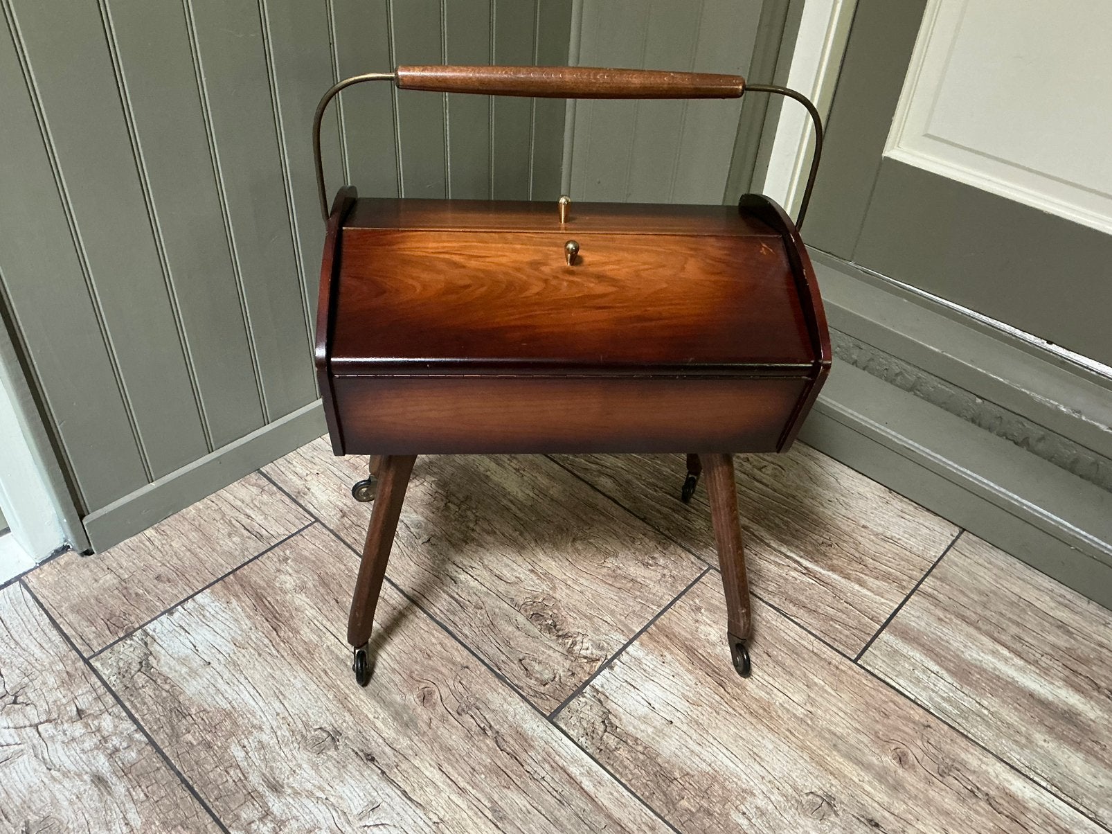 Vintage naaibox op wielen ,met inhoud, Ophalen of Verzenden, Zo goed als nieuw