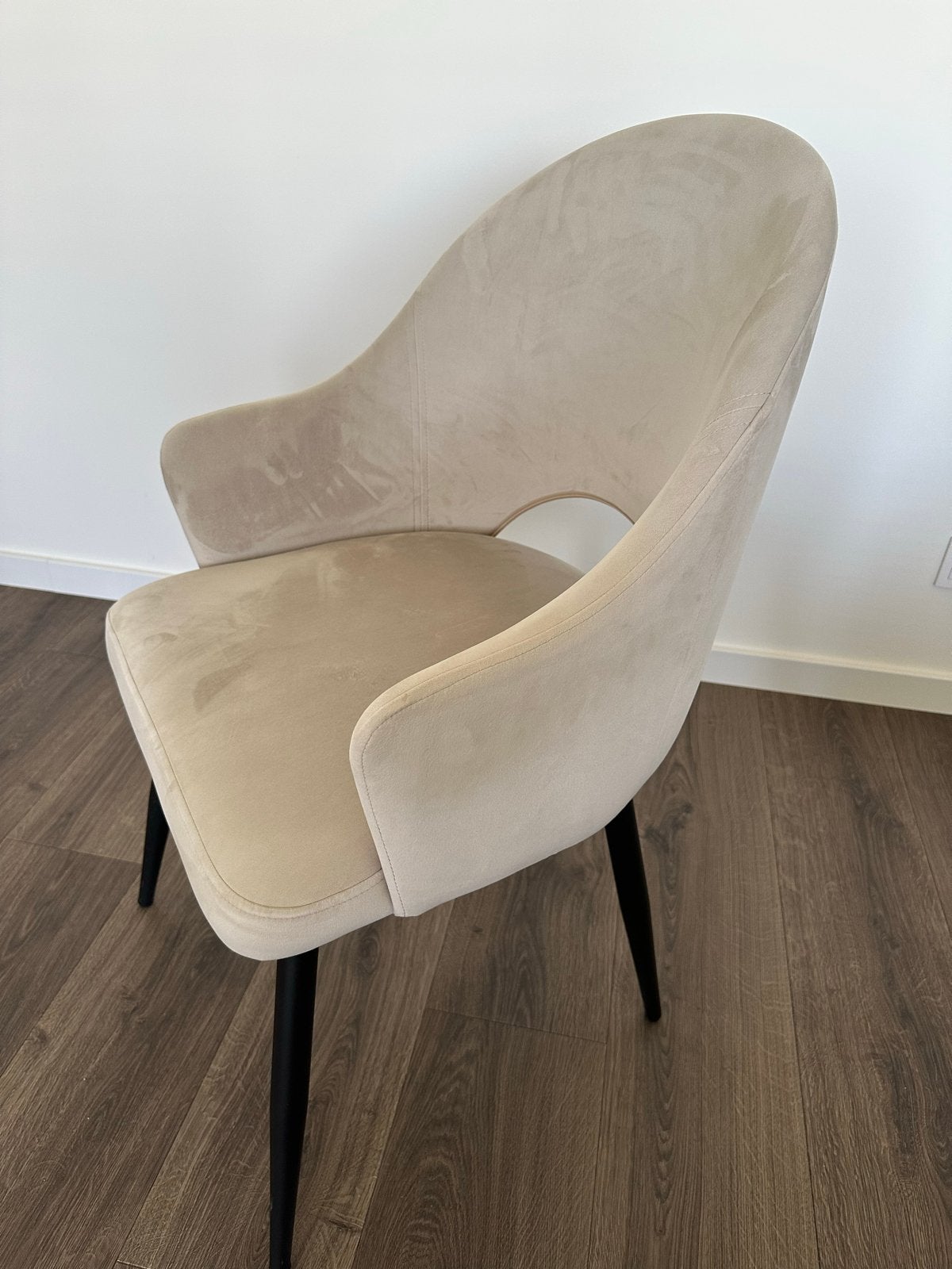 2x Comfortabele beige eetkamerstoel met zwarte poten, Huis en Inrichting, Stoelen, Ophalen, Gebruikt, Overige kleuren, Eén