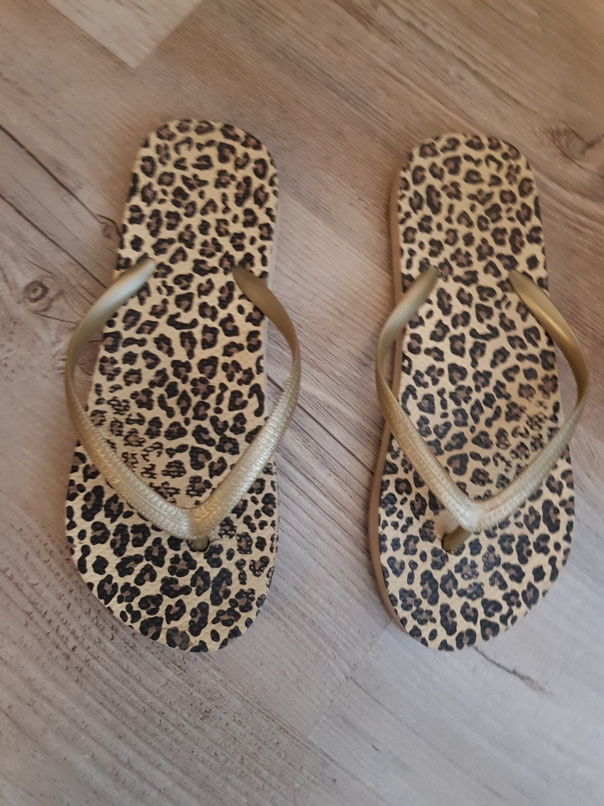 Leuke slippers maat 37/38, Ophalen of Verzenden, Gedragen, Slippers