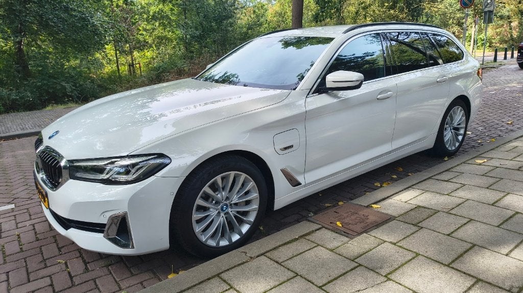 BMW 5-Serie 530e 292pk Aut 2022 Wit, Automaat, 1998 cc, Achterwielaandrijving, 4 cilinders