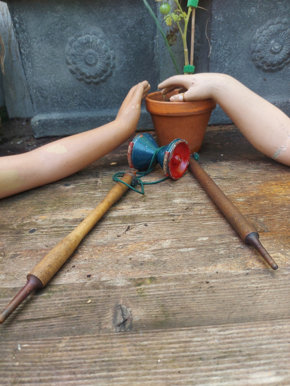 Antieke diabolo met de orginele stokken nog, Ophalen of Verzenden