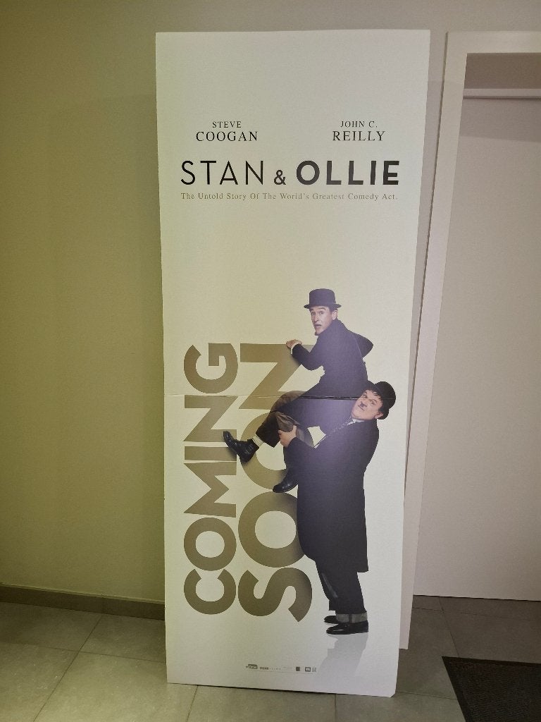 Standee Stan & Ollie, Verzamelen, Ophalen, Nieuw, Film, Foto of Kaart