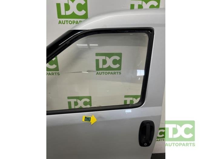 Portier 4Deurs links-voor van een Fiat Doblo, 12 maanden garantie, Gebruikt, -, Deur