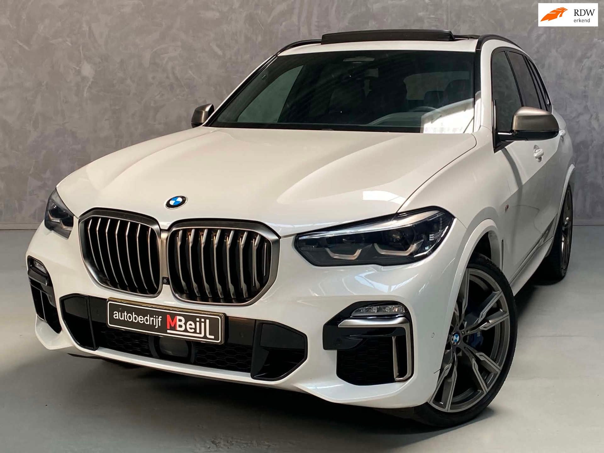 BMW X5 M50d High Executive /Pano /Trekhaak /360 camera /HUD, Auto's, Automaat, 15 km/l, Gebruikt, 2993 cc