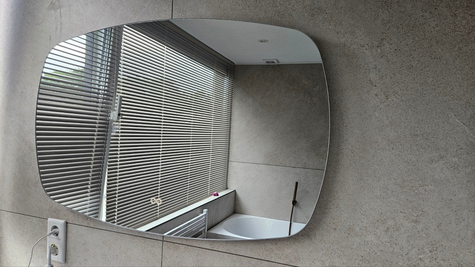 Deens ovale led spiegel, Huis en Inrichting, Badkamer | Badkamermeubels, Ophalen, Minder dan 50 cm, Minder dan 100 cm