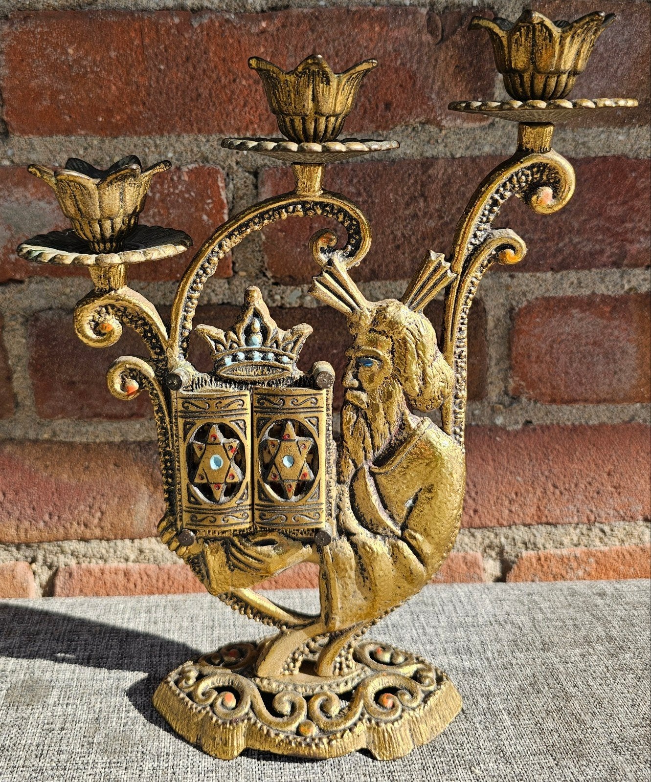 Kandelaar met de 10 Geboden - Joodse Menora, Antiek en Kunst, Antiek | Kandelaars, Ophalen of Verzenden, Koper of Brons