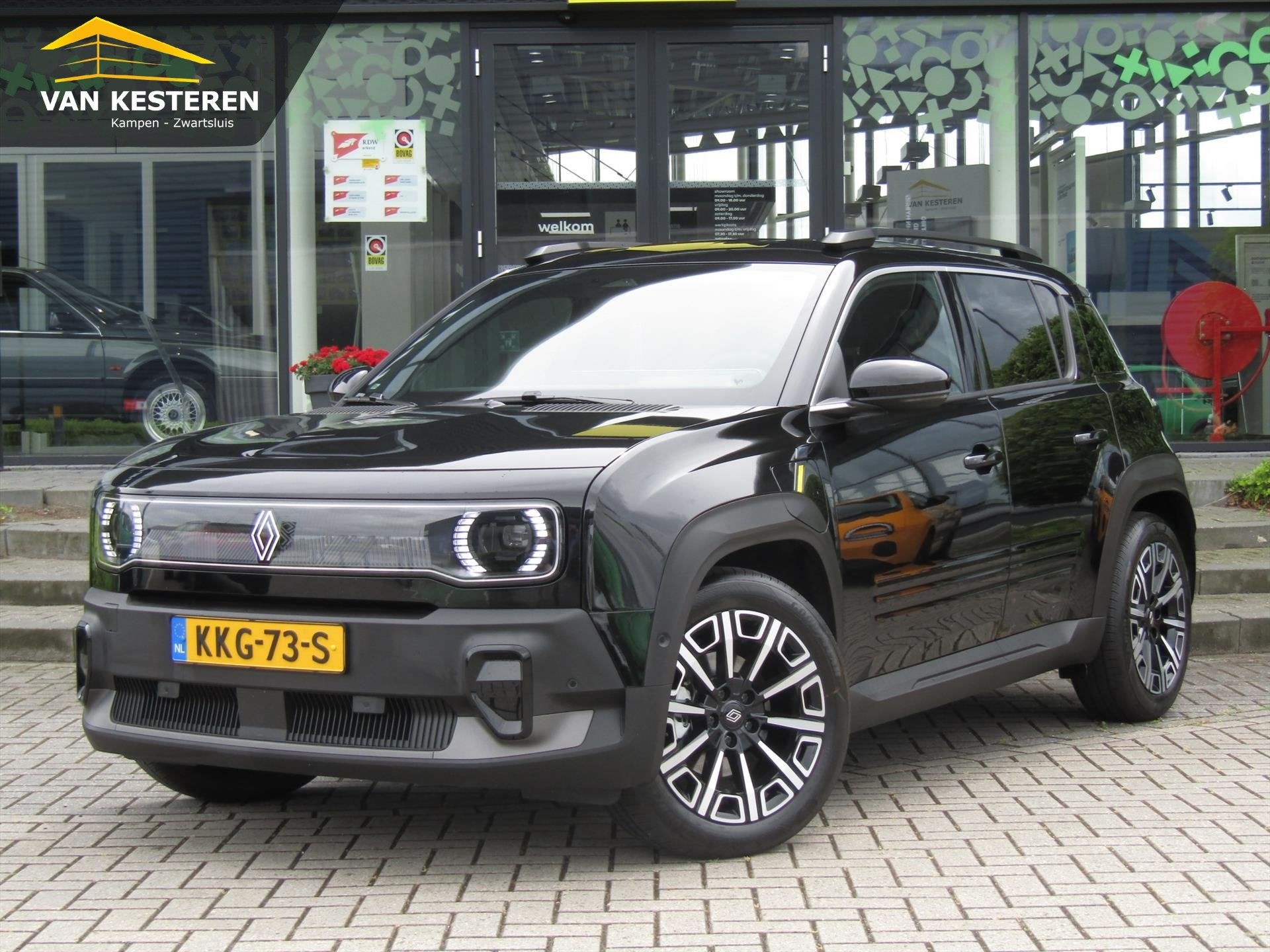 RENAULT 4 52kWh 150pk comfort range Iconic / Stoel - Stuurve, Gebruikt, Zwart, SUV of Terreinwagen, Automatische klimaatregeling
