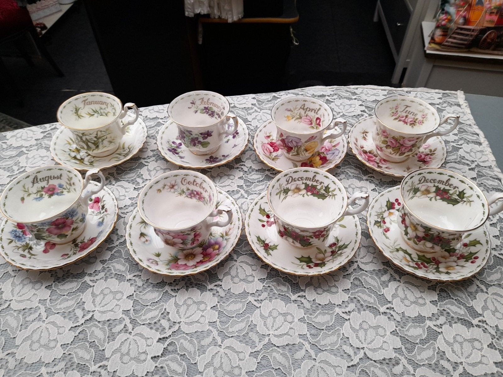 Royal albert flower of the month heren kopjes 30.00 p.s, Antiek en Kunst, Antiek | Servies los, Ophalen