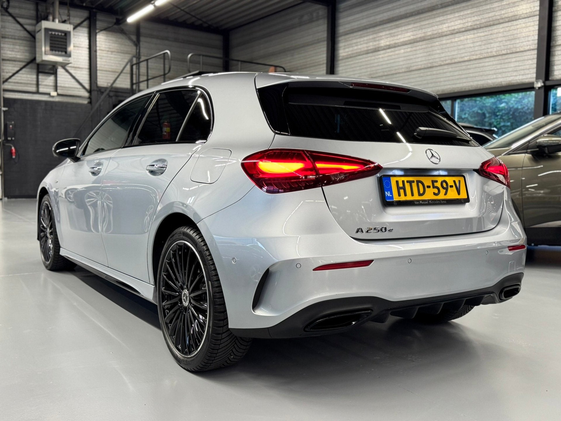 Mercedes-Benz A-klasse 250 e Business Solution AMG l Pano l, Auto's, Dealer onderhouden, Euro 6, 4 cilinders, 163 pk