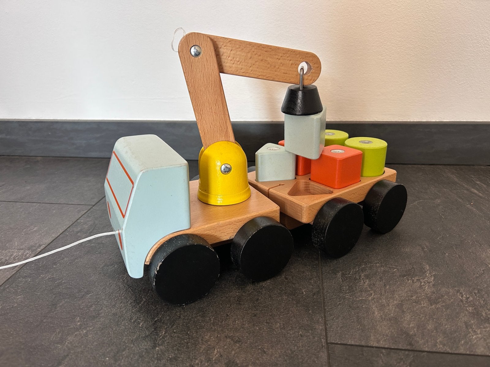 Houten speelgoedkraanwagen met blokken, Ophalen, Zo goed als nieuw, Rij- of Hobbelspeelgoed