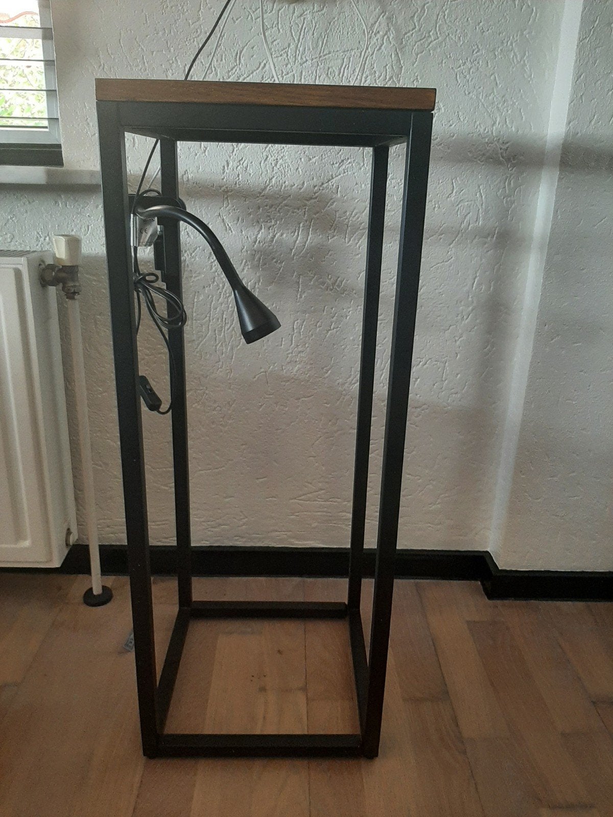 Stijlvolle plantenstandaard met houten blad en metalen frame, Huis en Inrichting, Woonaccessoires | Overige, Ophalen, Hout, Gebruikt