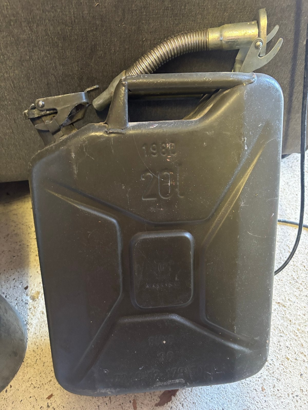 Jerrycan 20L - Olijfgroen met flexibele tuit, Ophalen of Verzenden, Gebruikt, Universele onderdelen