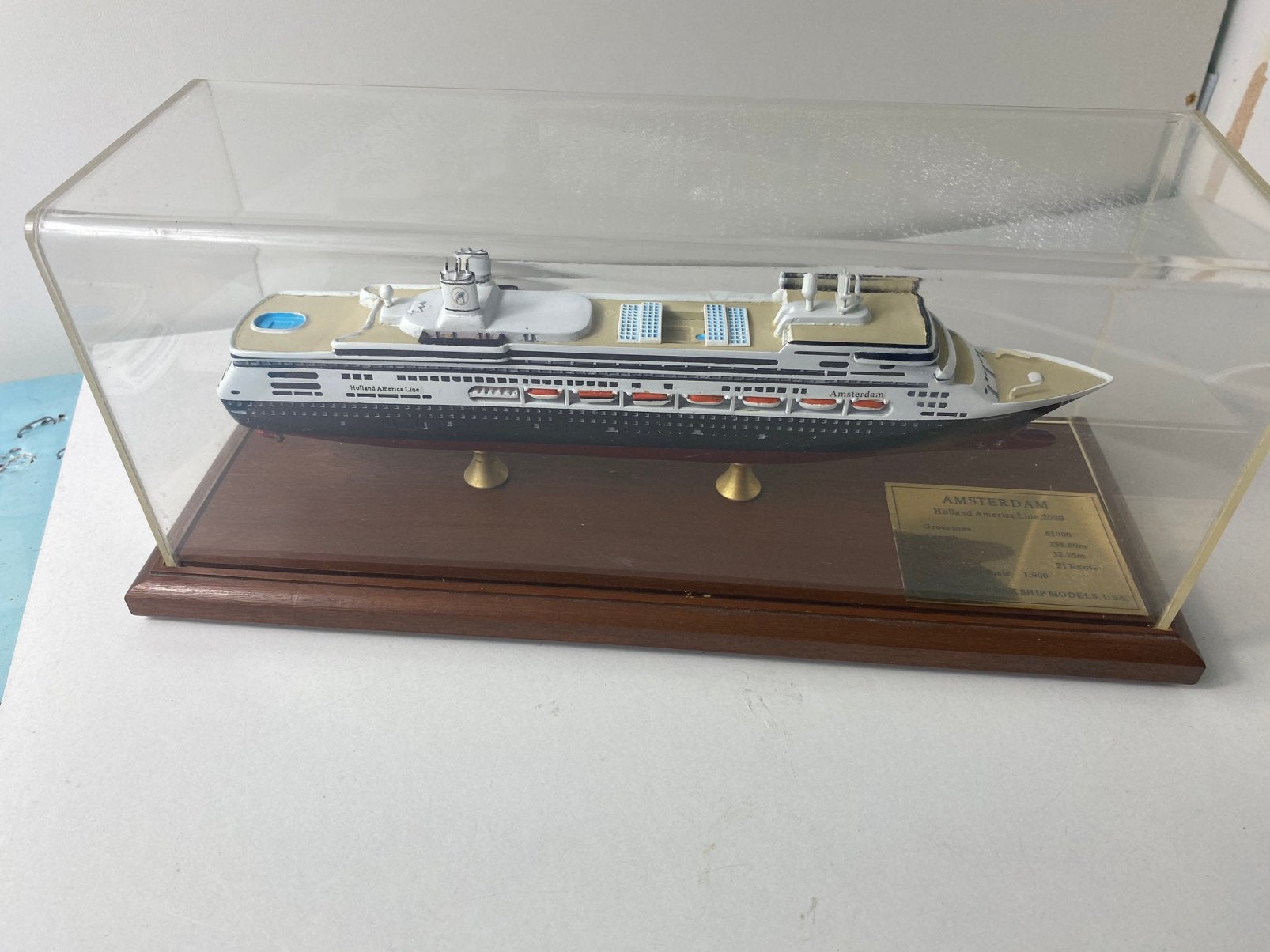 1:900 scheepsmodel “AMSTERDAM”-Holland America Line, Verzamelen, Scheepvaart, Ophalen of Verzenden, Zo goed als nieuw, Motorboot