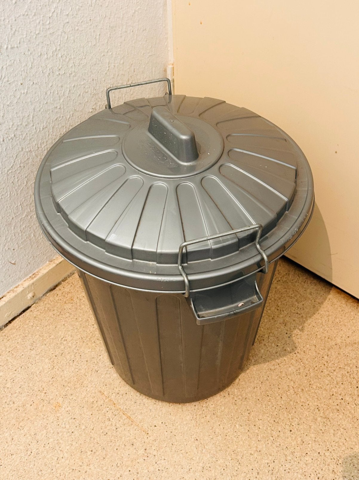 Curver Voer Container Vuilcontainer  | Lucht dicht/geur vrij, 40 liter of meer, Ophalen, Zo goed als nieuw, Kunststof