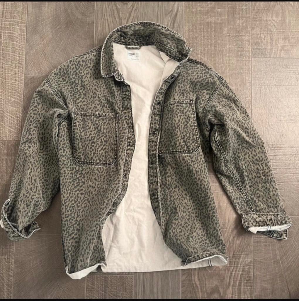 Bershka Leopard Print Denim Jasje Maat S, Ophalen of Verzenden, Zo goed als nieuw, Maat 36 (S), Groen