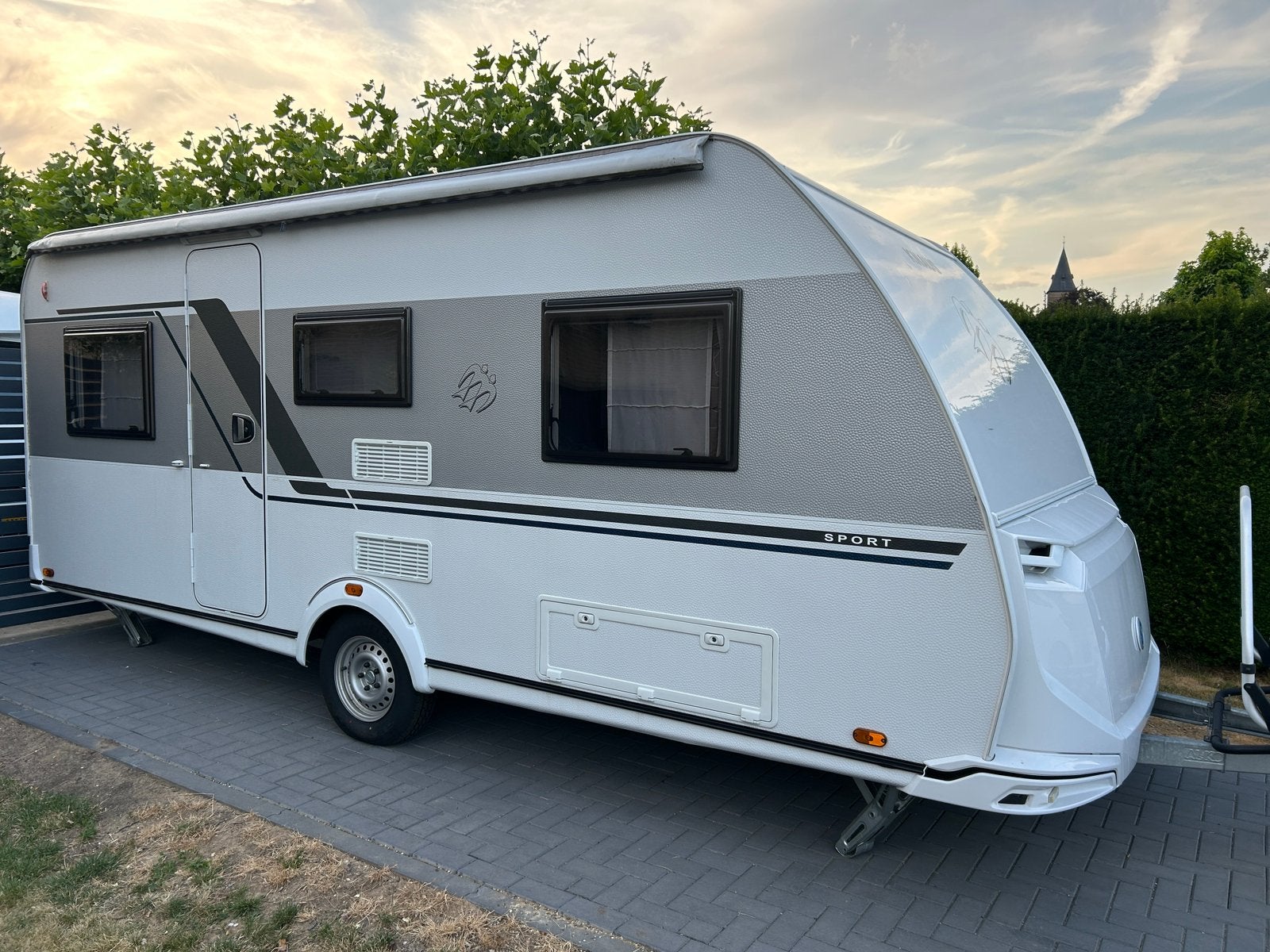 Knaus Sport 500 EU 1e toel juli 2026 1 vakantie gebruikt, Rondzit, Particulier, 5 tot 6 meter, Tot en met 4