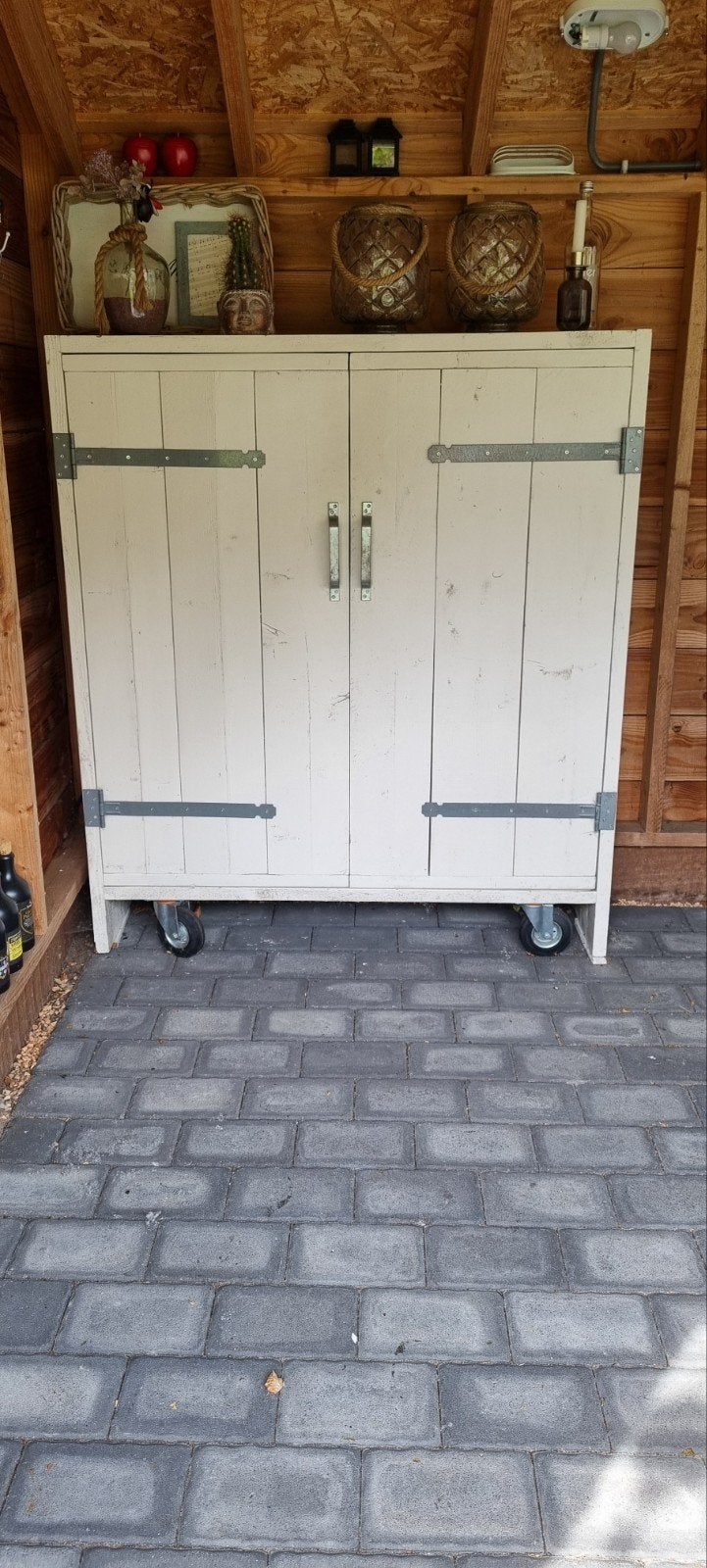 Steigerhouten kast, Ophalen