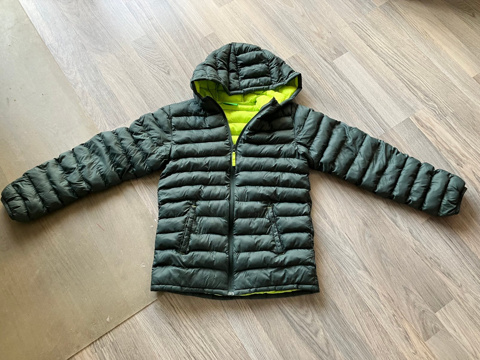 Bijna nieuwe jas Mountain warehouse mt 152 gratis jas, Ophalen of Verzenden, Zo goed als nieuw, Jongen, Jas