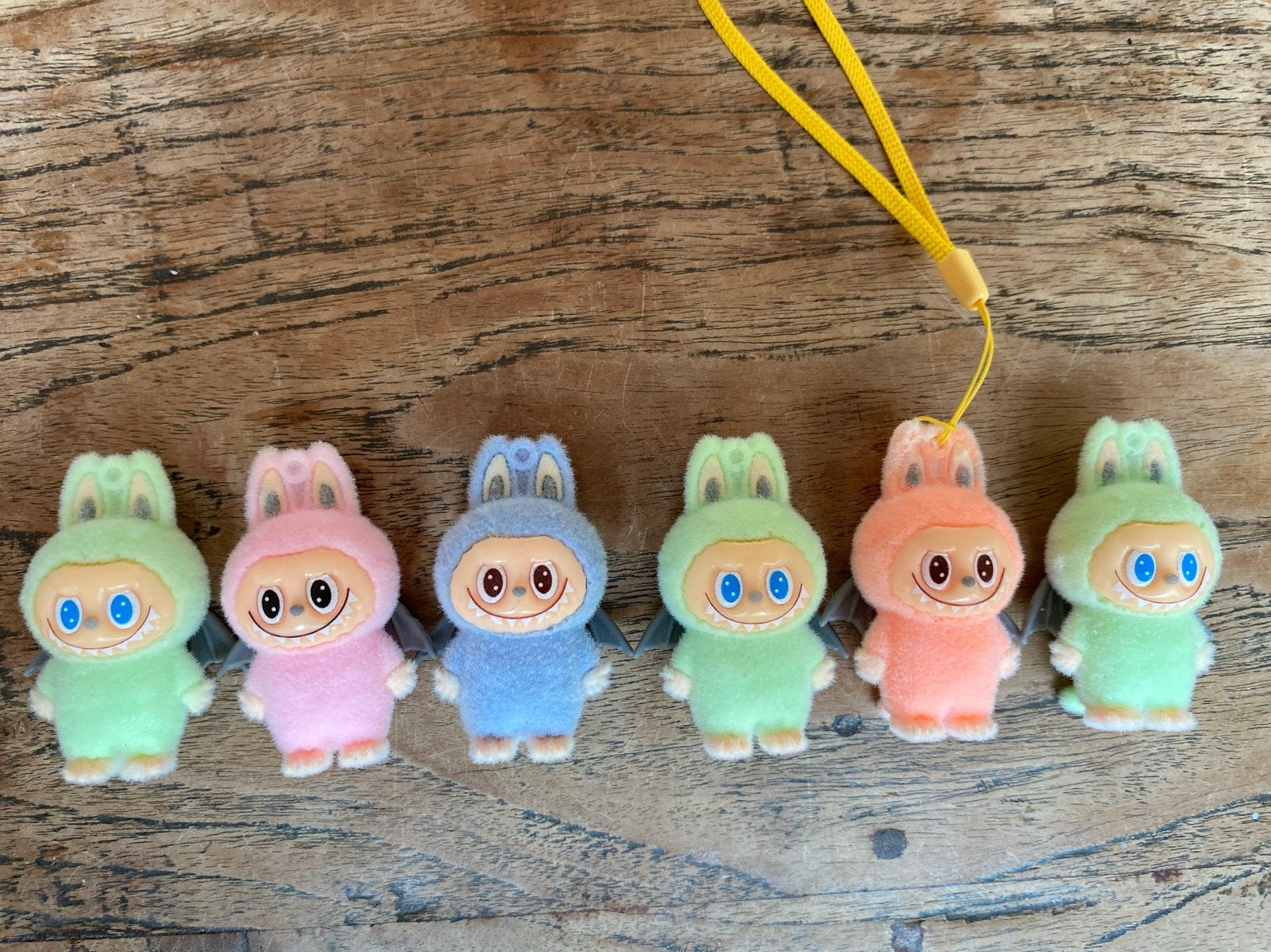 Set van 6 Lububu sleutelhangers - Diverse kleuren, Verzamelen, Poppetjes en Figuurtjes, Gebruikt, Ophalen of Verzenden
