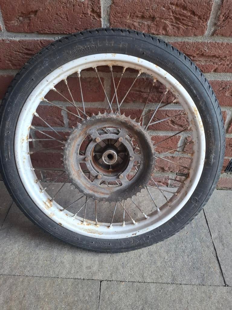 brommer wiel - Gebruikt waarschijnlijk Jawa, Fietsen en Brommers, Ophalen, Gebruikt, Overige typen