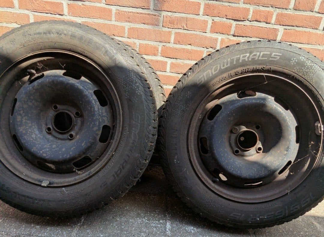 Winterbanden Peugeot 207 met een setje wielbouten, Ophalen, Peugeot