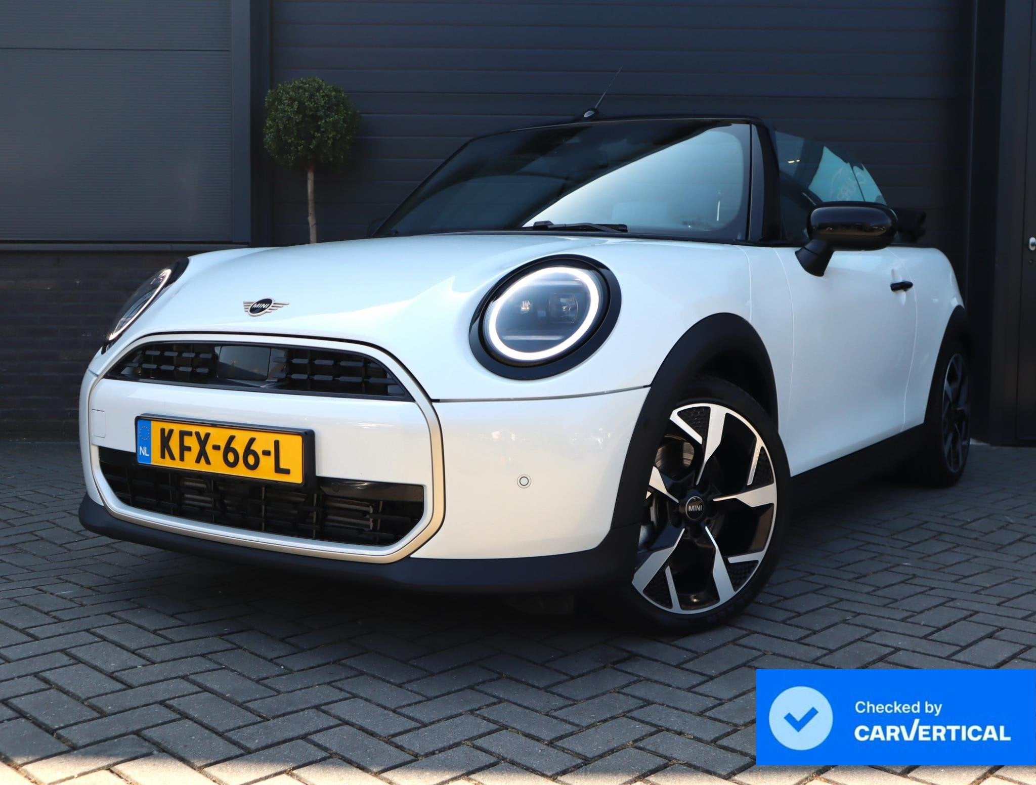 MINI Cabrio 2.0 Cooper C Favoured | HUD | Camera | Carplay |, Auto's, 1998 cc, 15 km/l, Gebruikt, Euro 6