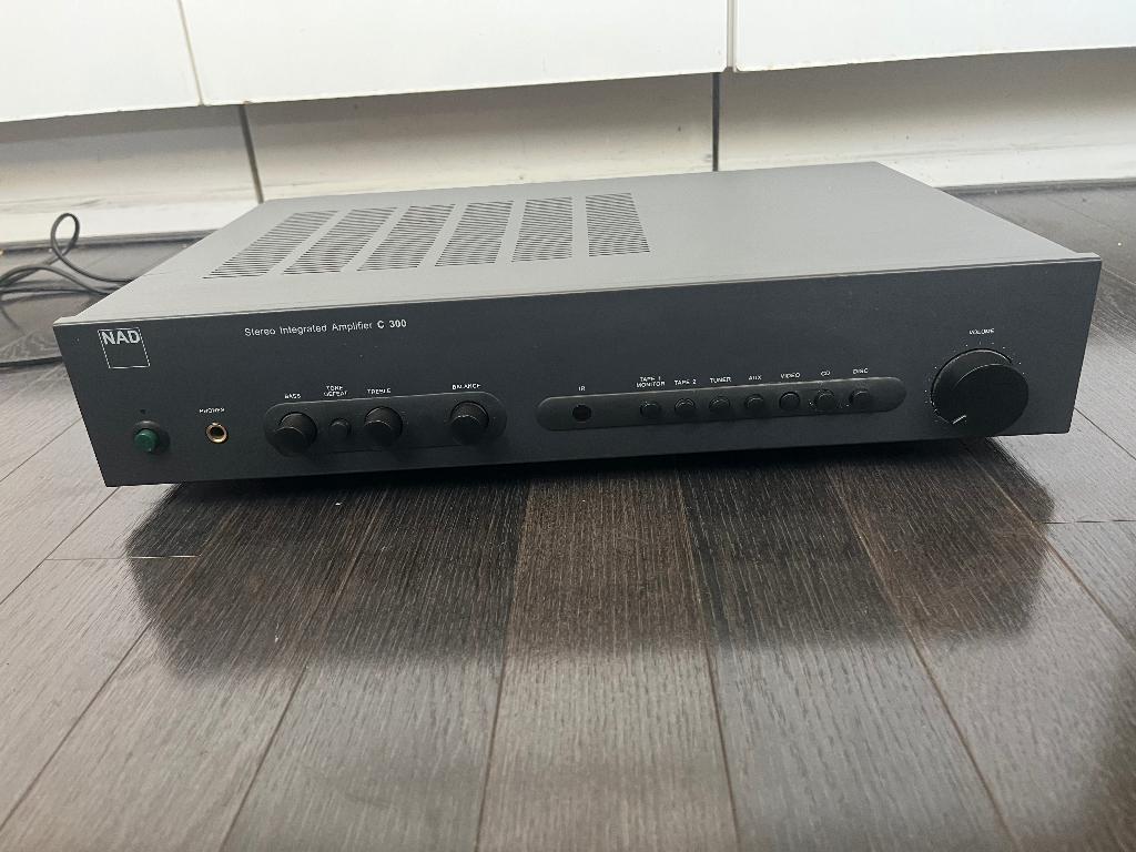 NAD C300 versterker - super muzikaal, Audio, Tv en Foto, Versterkers en Receivers, Ophalen, Gebruikt, Minder dan 60 watt, Overige merken