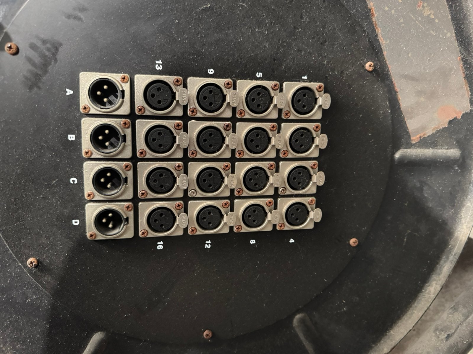 Schowtec multikabel 16 in / 4 uit op rol (defect wiel), Muziek en Instrumenten, Kabels en Stekkers, Ophalen, Gebruikt, Apparatuur