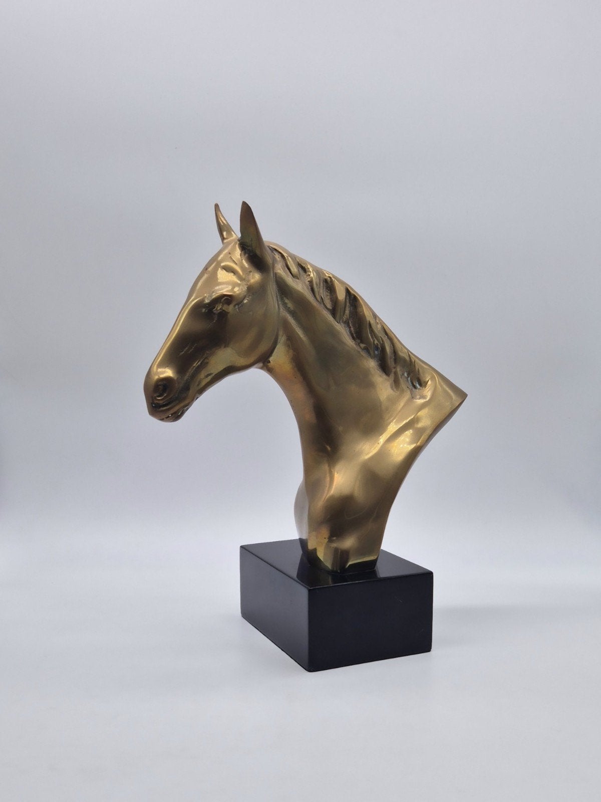 Messing Paardenhoofd Buste op Zwarte Sokkel, Antiek en Kunst, Buste, Ophalen of Verzenden, Zoogdier, 20 - 50 cm