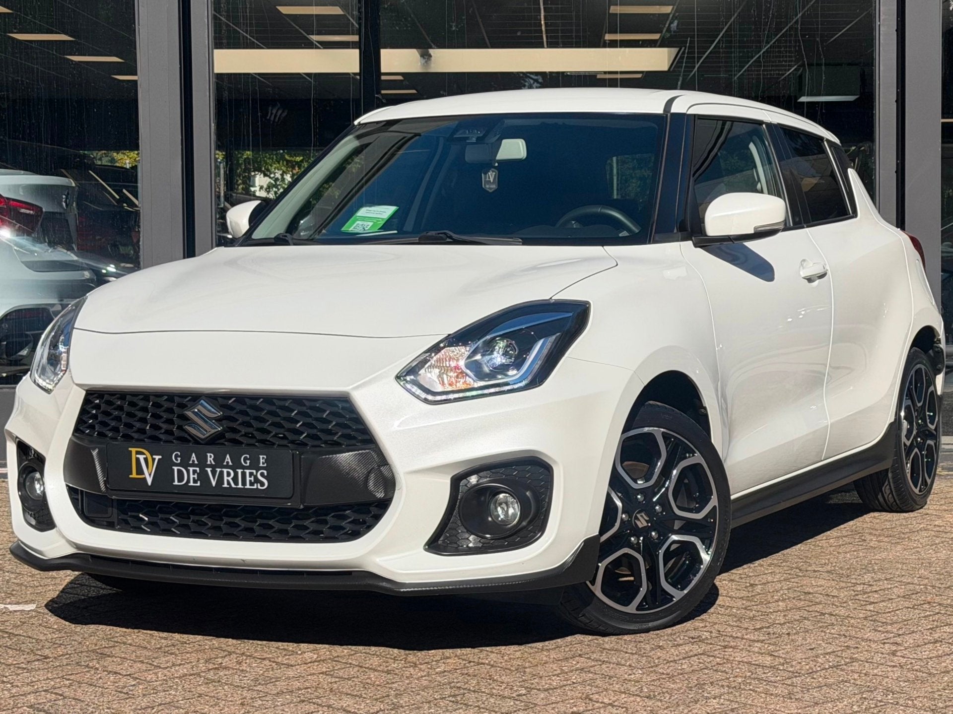 Suzuki Swift 1.4 Sport Smart Hybrid HKS Sportuitlaat ACC Lan, Voorwielaandrijving, Dealer onderhouden, Stof, Gebruikt