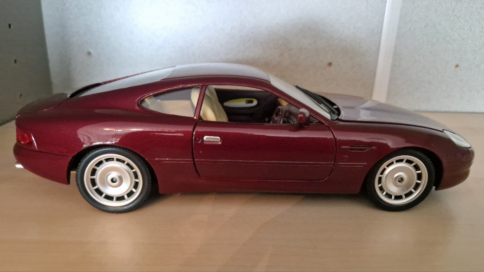 Aston Martin DB7 Modelauto - Gedetailleerd Schaalmodel, Hobby en Vrije tijd, Modelauto's | 1:18, Ophalen of Verzenden