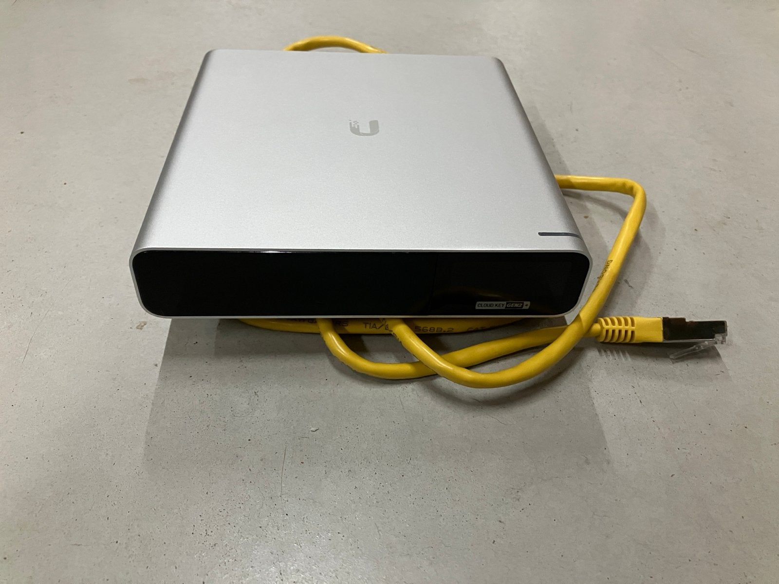 Ubiquiti UniFi UCK-G2-PLUS met 1TB SSD, Ophalen of Verzenden, Gebruikt