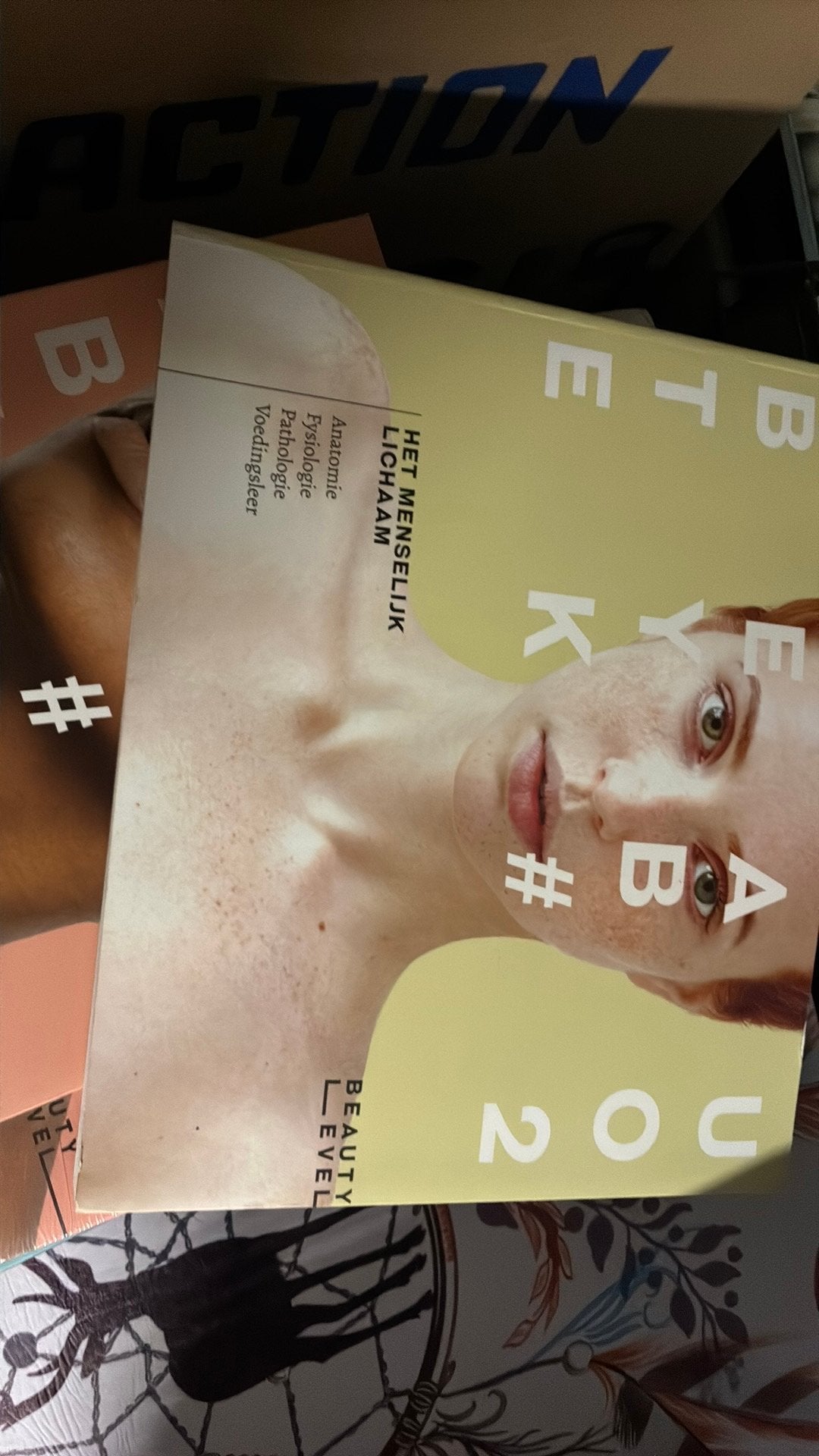 Bespeak B.V. - Beauty Level Beautyboek #1+2, Ophalen of Verzenden, Zo goed als nieuw, Bespeak B.V., Nederlands