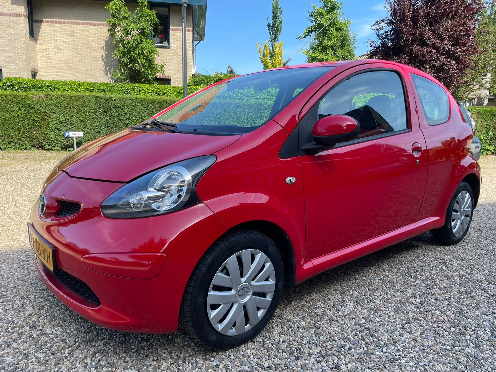 Toyota Aygo 1.0 12V Vvt-i 3DRS MMT 2007 Rood, Auto's, Voorwielaandrijving, 4 stoelen, Leder en Stof, 68 pk