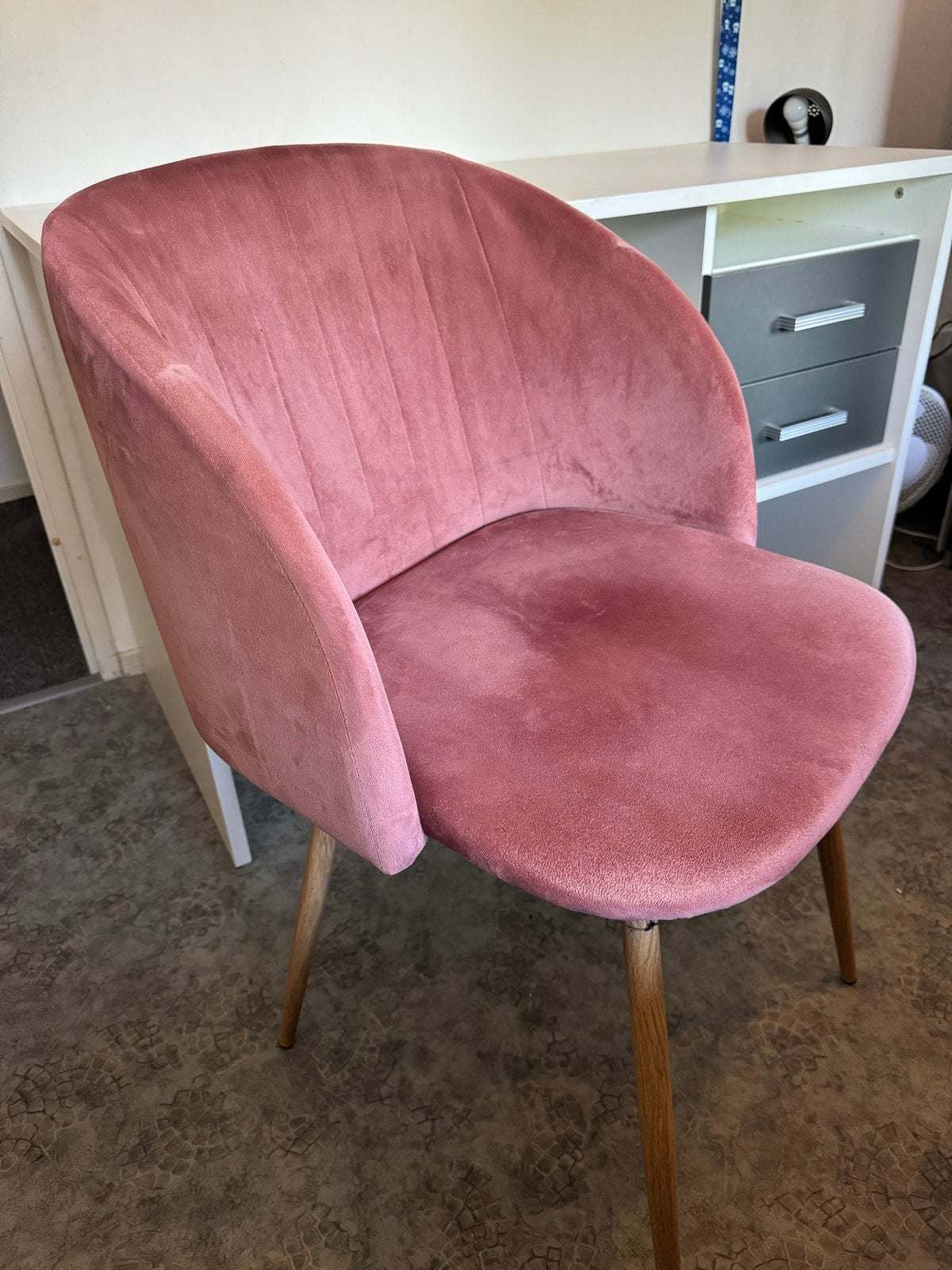 Roze fluwelen stoel, Huis en Inrichting, Stoelen, Ophalen, Gebruikt, Overige kleuren, Eén