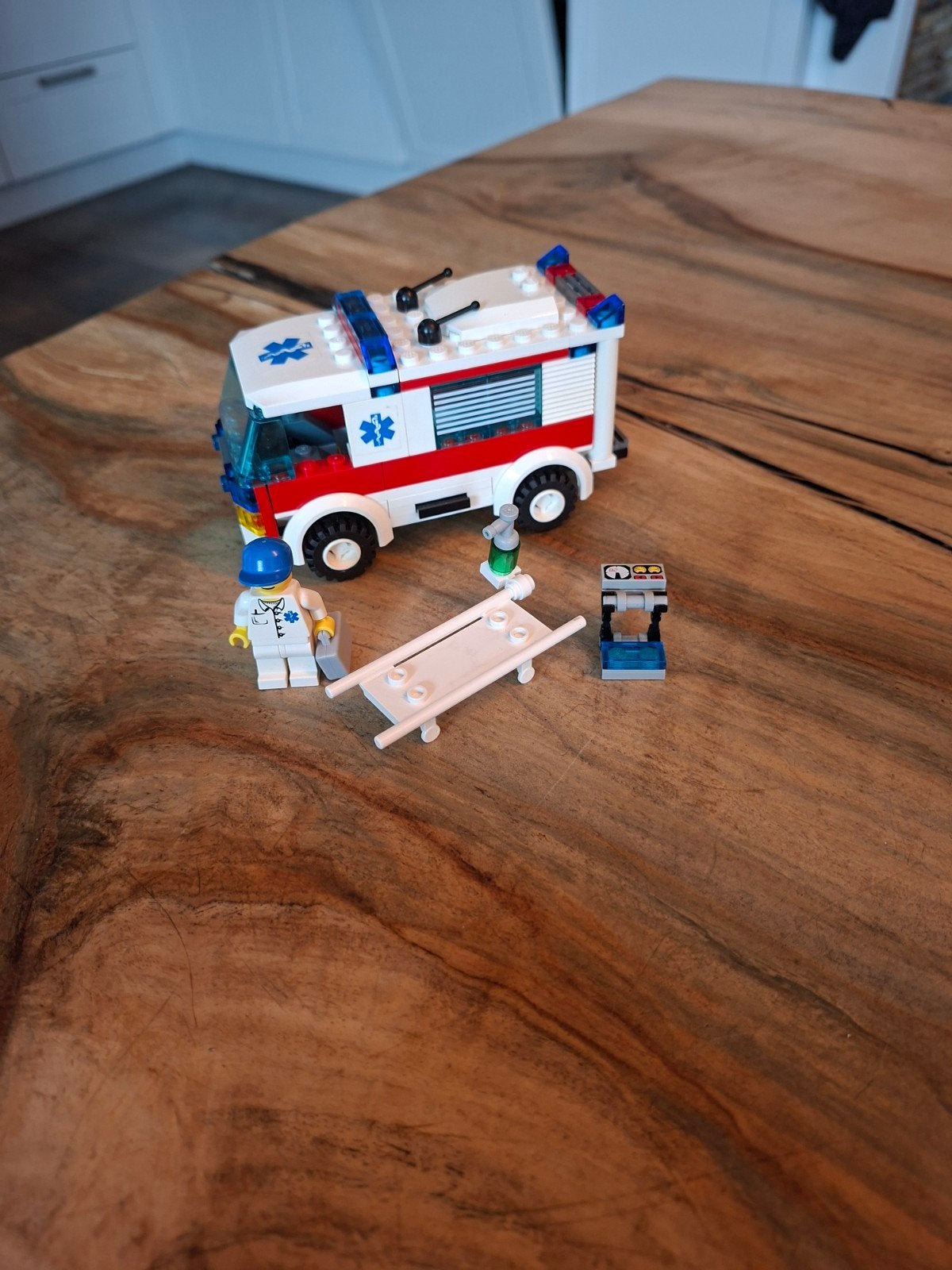 lego city ambulance 7890, Ophalen of Verzenden, Zo goed als nieuw
