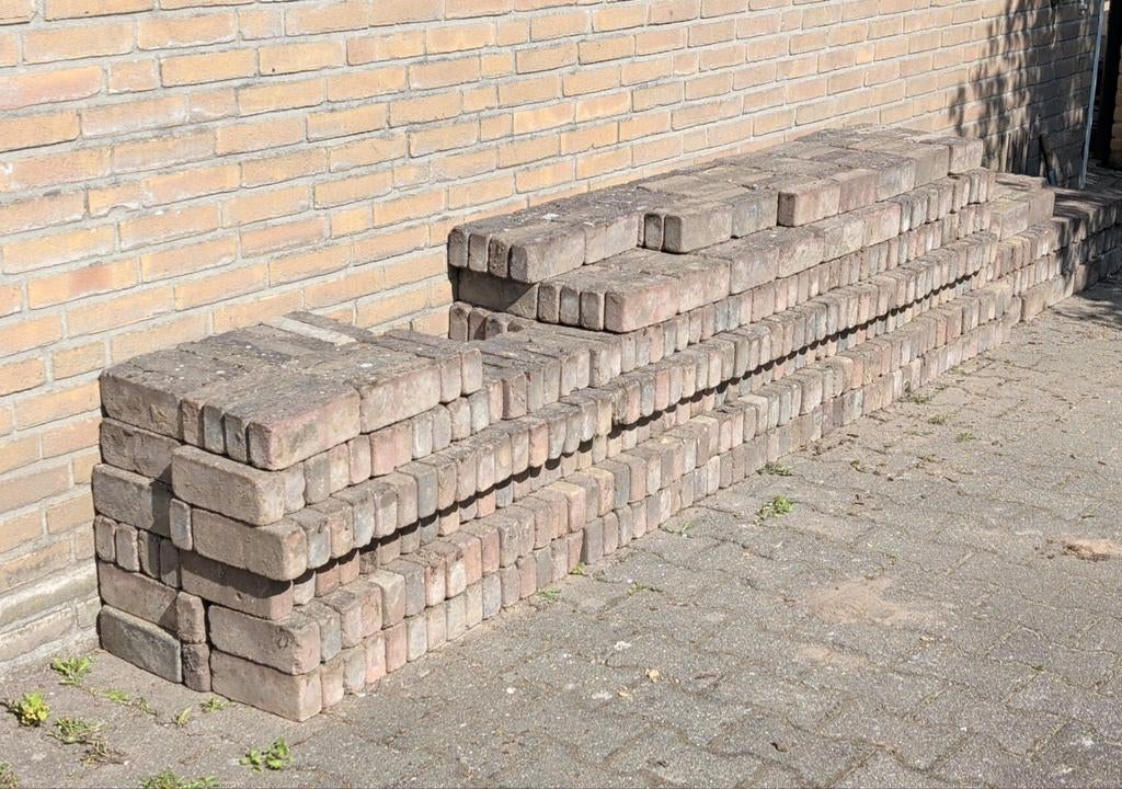 Gratis: 12 m2 straatstenen klinkers beton waaltjes, Tuin en Terras, Ophalen, Gebruikt, Beton, Klinkers