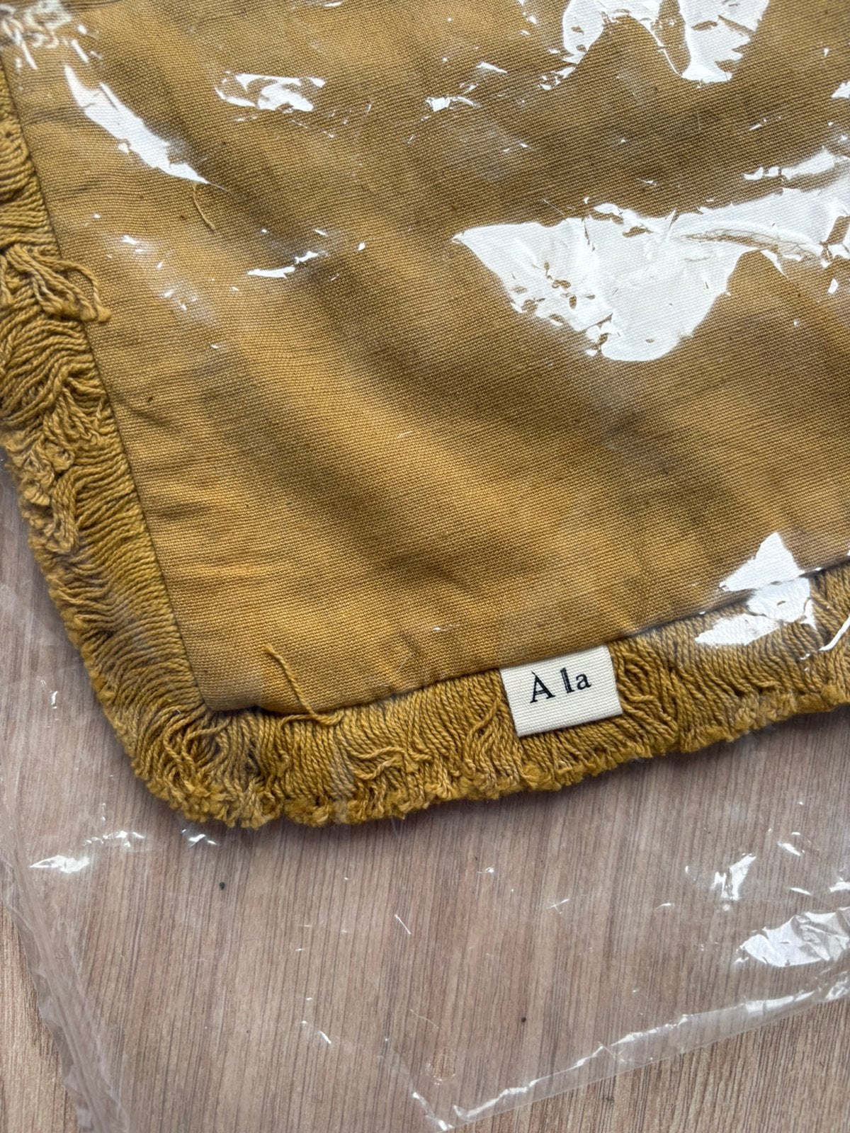 A La kussenhoes 45x45 | Sierkussen | Nieuw | Oker bank, Ophalen of Verzenden, Nieuw, Vierkant, Sierkussen