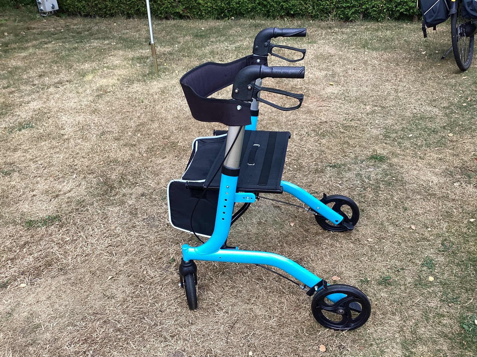Moderne Lichtgewicht Rollator Caremart EZ-Lite Blauw 135kg, Diversen, Rollators, Ophalen, Lichtgewicht, Zo goed als nieuw