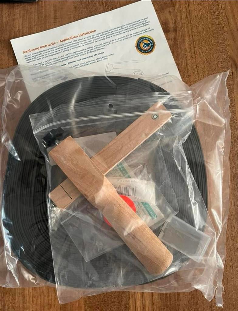 Antislip rubberstrip voor trap, Doe-het-zelf en Verbouw, Ladders en Trappen, Ophalen of Verzenden, Nieuw, Minder dan 2 meter