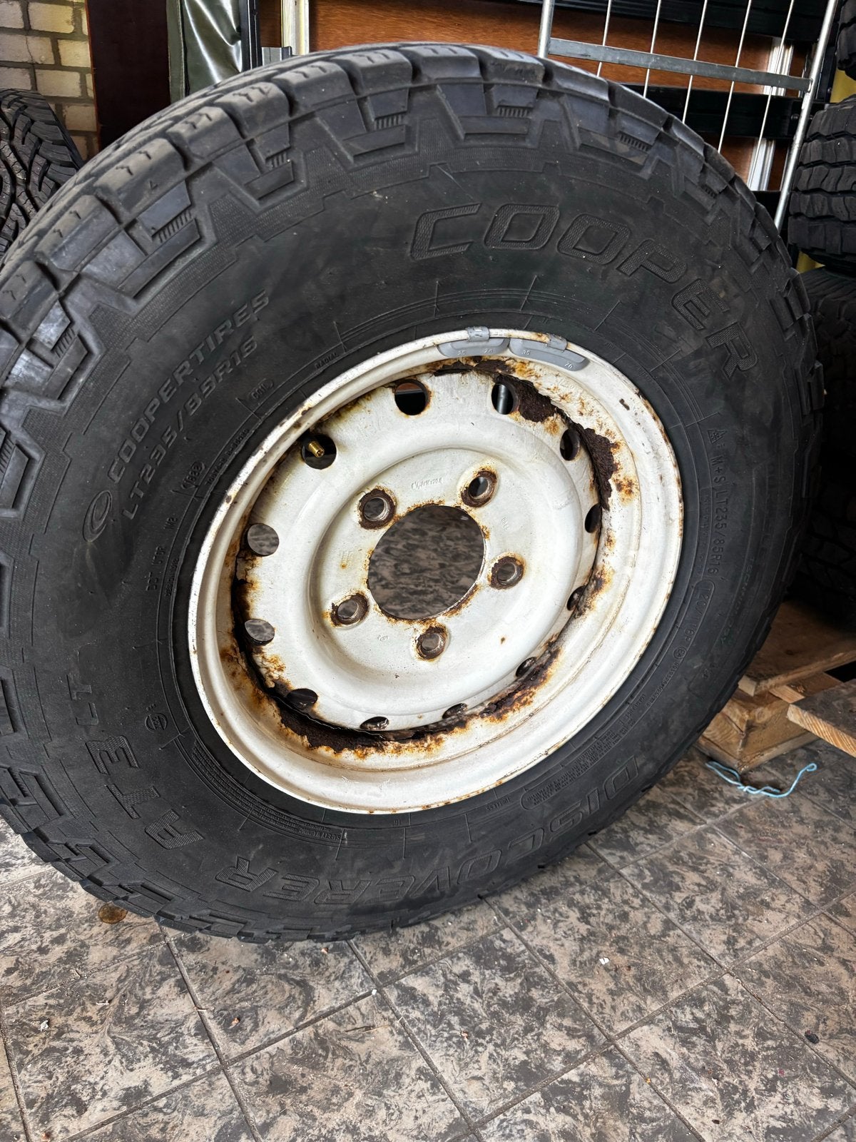 5x Cooper Discoverer AT3 Offroad Banden op Velg Land Rover, Ophalen, Gebruikt, 16 inch, Banden en Velgen