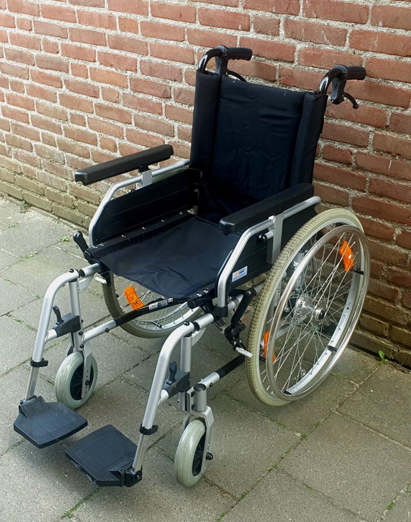 Nette rolstoel inklapbaar met remmen voor de begeleider, Uniroll, Zo goed als nieuw, Uniroll, Uniroll