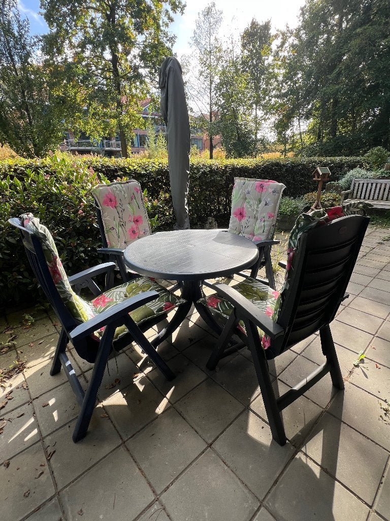 Hartman tuinset  – Tafel, 4 stoelen,  2 hockers + kussens, Tuin en Terras, Ophalen, 4 zitplaatsen, Kunststof, Gebruikt