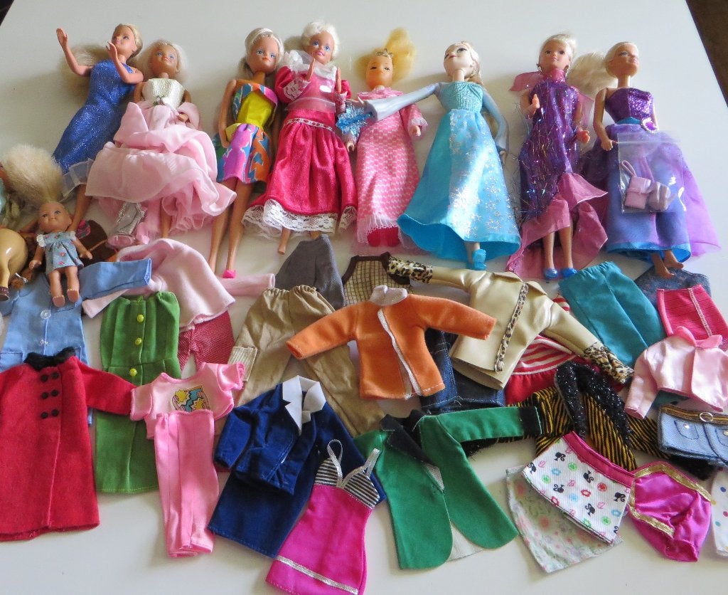 Barbie 8 poppen en een lot kleding, Ophalen, Gebruikt, Pop