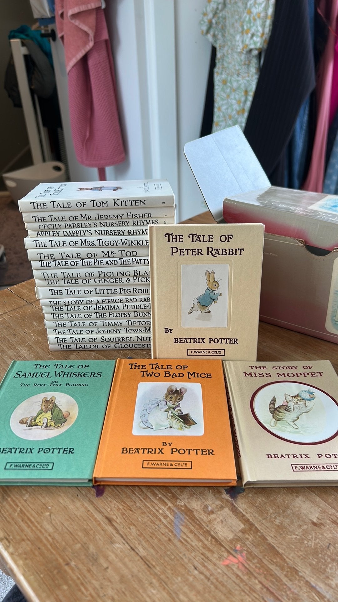 Set of 23 books of Peter Rabbit from Beatrix  Potter, Ophalen, Zo goed als nieuw