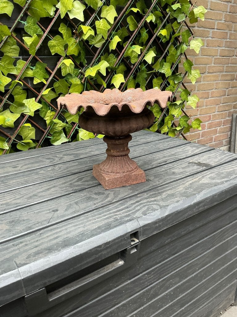 Gietijzeren bloempot, Tuin en Terras, Bloempotten, Ophalen, Gebruikt, Rond, Metaal