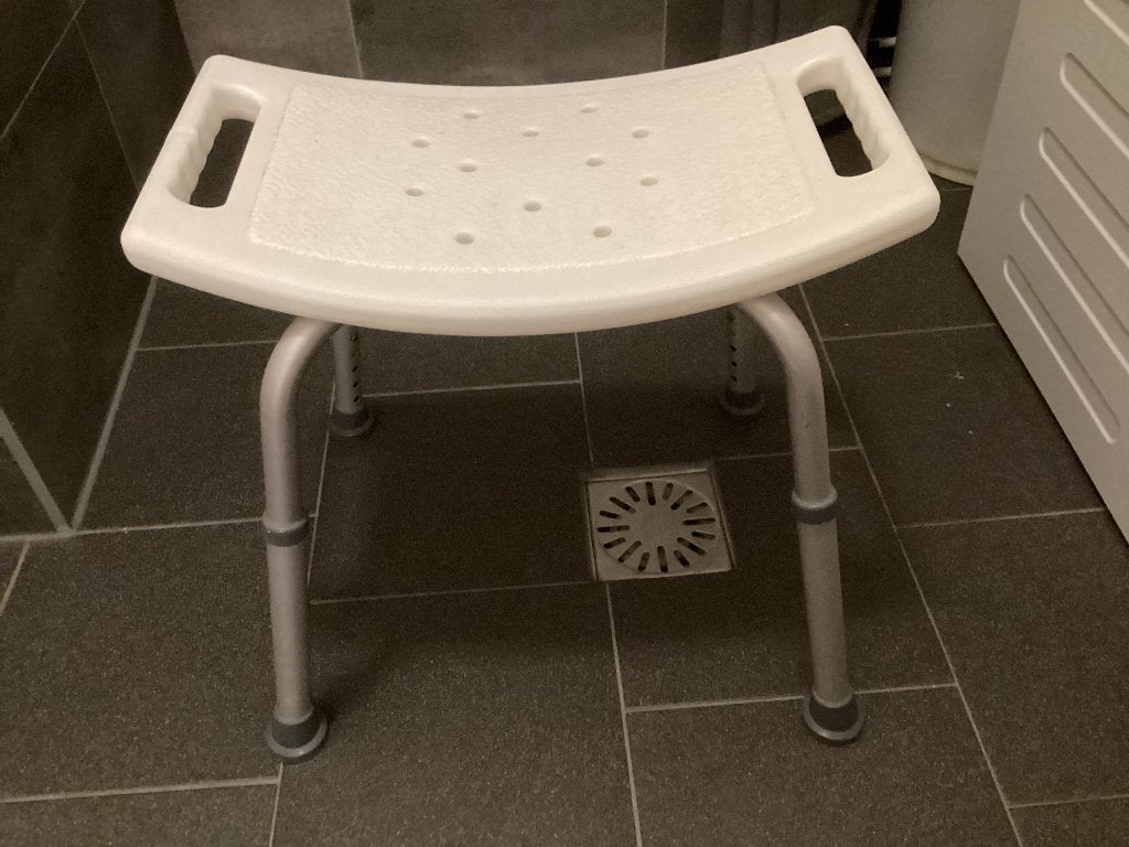 Badkamer kruk, in hoogte verstelbaar, Huis en Inrichting, Badkamer | Badkamermeubels, Ophalen, Minder dan 50 cm, Gebruikt, Overige typen