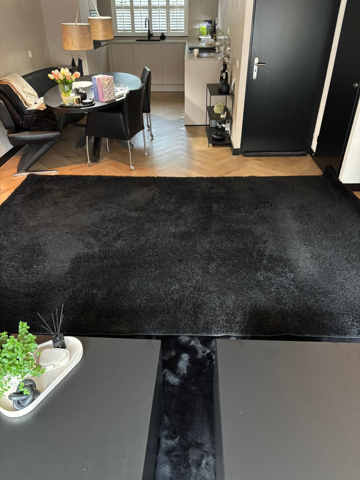 Vloerkleed zwart laagpolig Fly Carpets type Candy Shaggy, Ophalen, Gebruikt, Zwart, 200 cm of meer