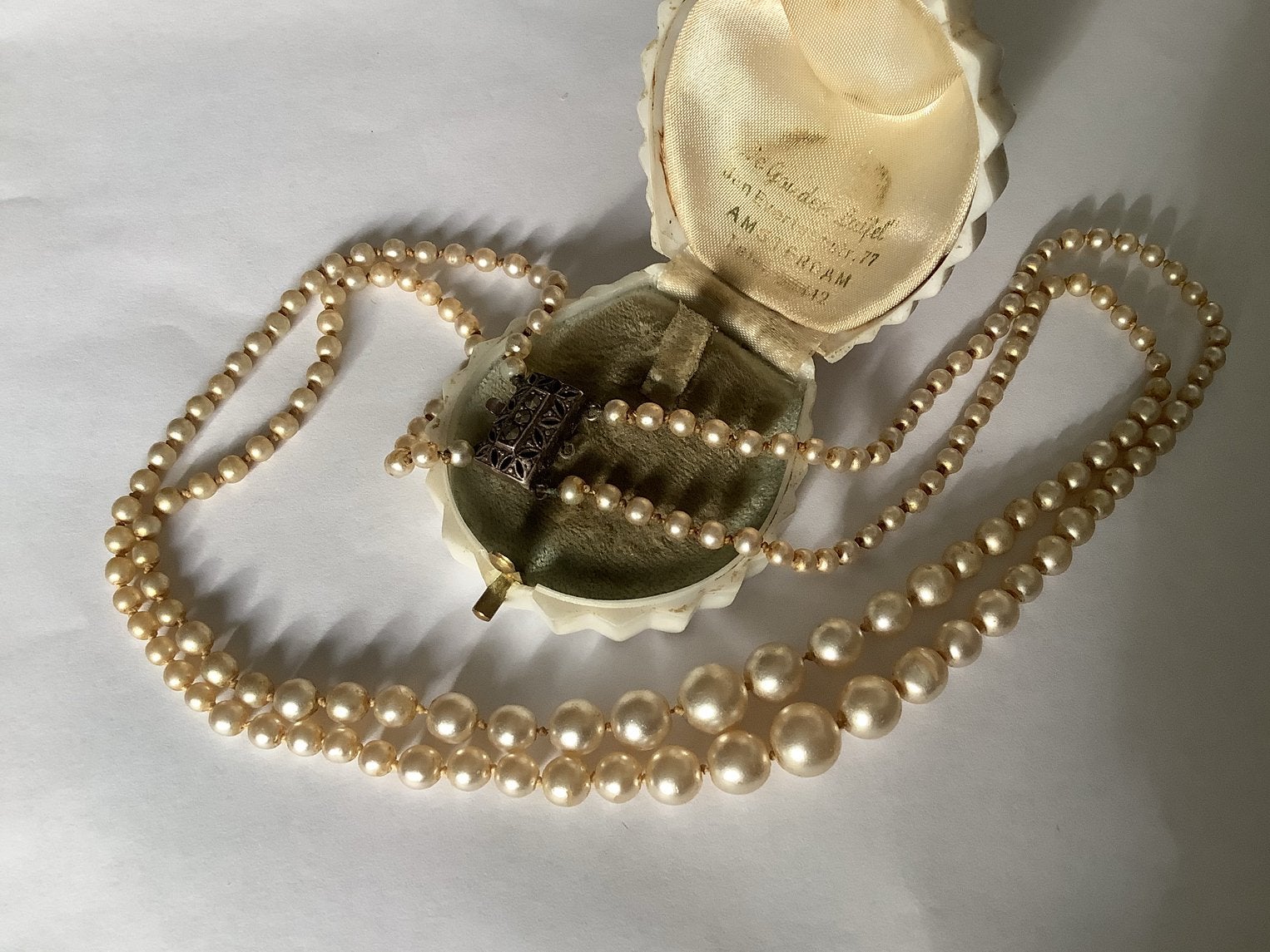 ANTIEK WIT COLLIER, MET ANTIEK 835 ZILVER SLOT MET MARKESIET, Sieraden, Tassen en Uiterlijk, Antieke sieraden, Verzenden, Zilver